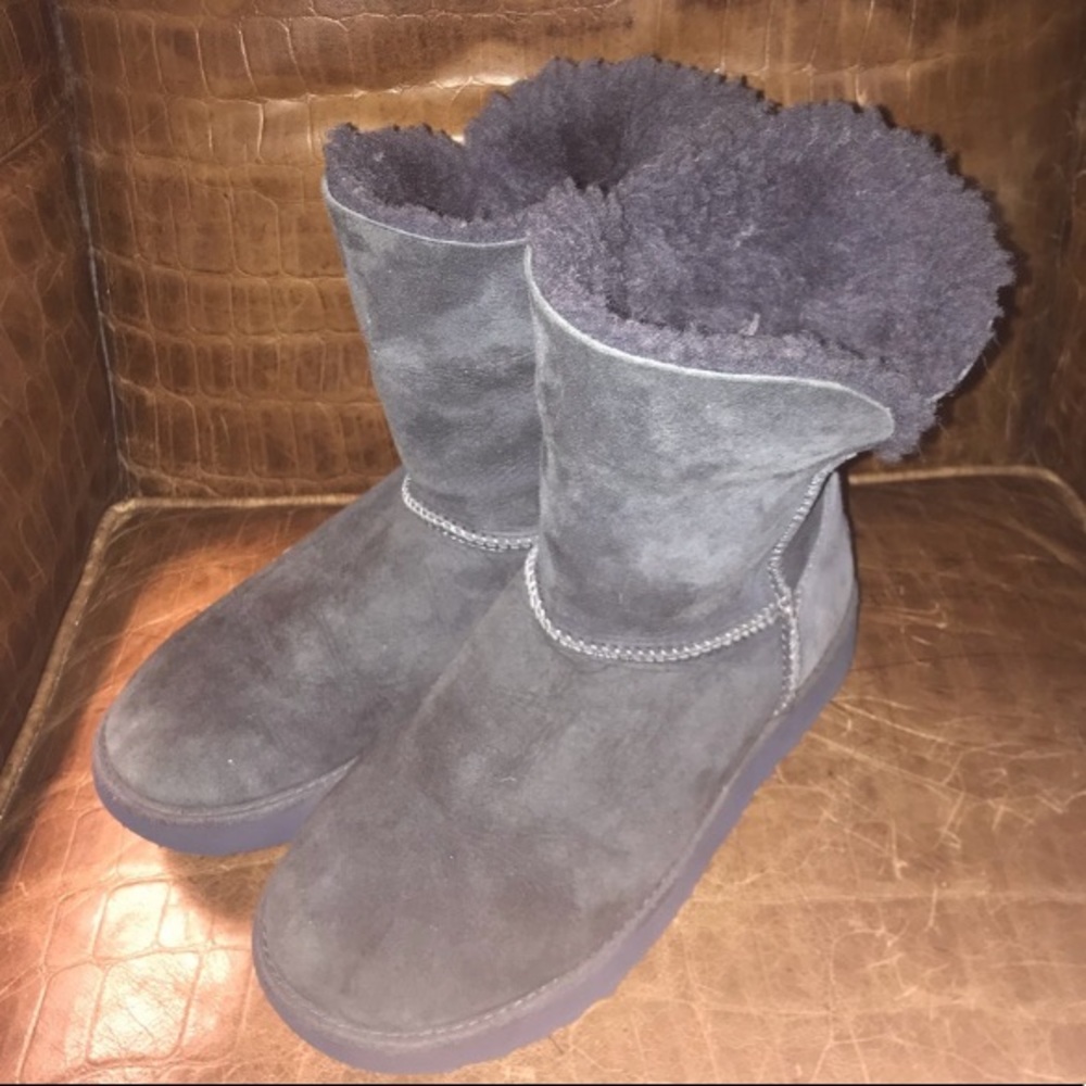 Ugg boots Women’s 7.5 size ugg blue uggs blueish gray Navy woman’s uggs like new